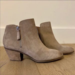 Like New Frye Judy Zip Bootie
